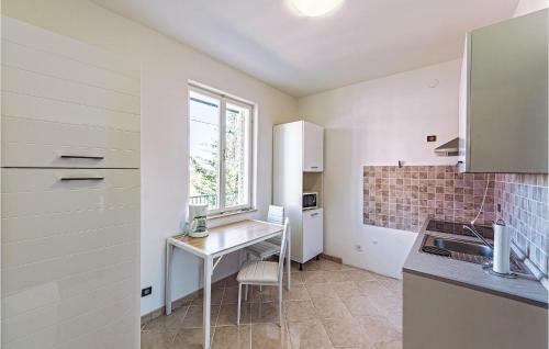 Six-bedroom Holiday Home In Cabrunici