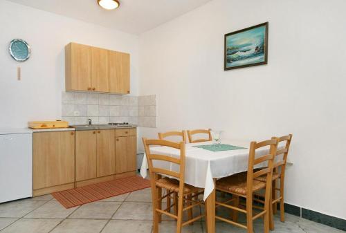 Apartments With A Parking Space Crikvenica - 5532