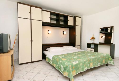 Apartments With A Parking Space Crikvenica - 5532