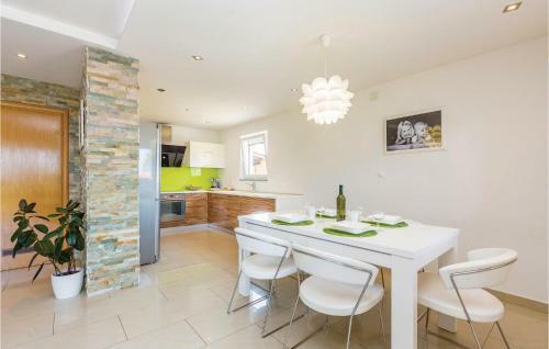 Three-bedroom Holiday Home In Klanice