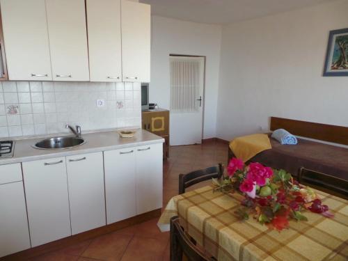 Apartment In Dramalj 5762