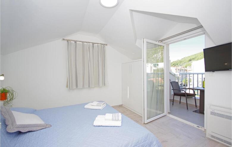 Three-bedroom Holiday Home In Drvenik