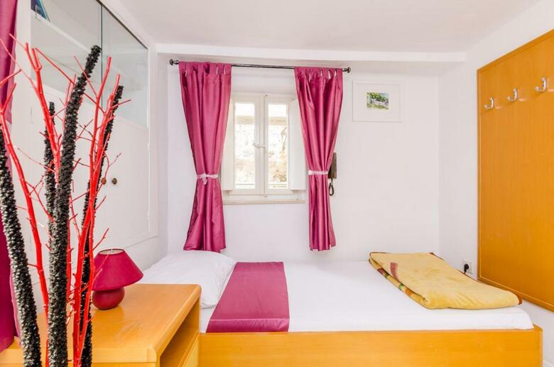Hostal Rooms Jozomare