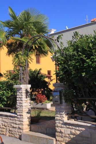 Apartments With A Parking Space Fazana - 7205
