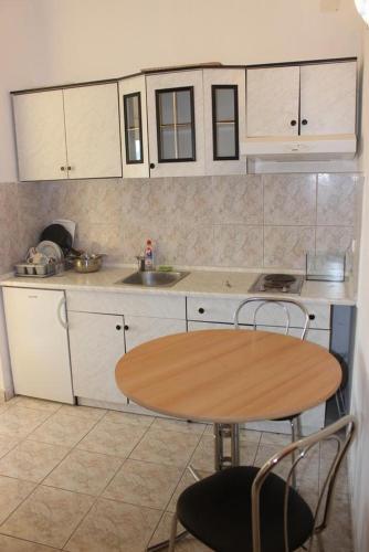 Apartments With A Parking Space Gradac (makarska) - 15628