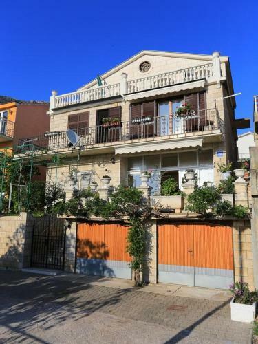 Apartments With A Parking Space Gradac (makarska) - 6825