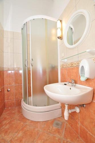 Apartment Gradac 15282b
