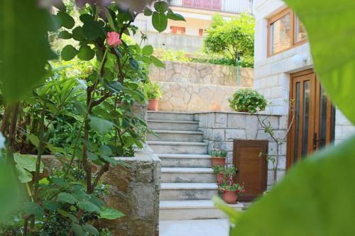Apartments By The Sea Jelsa (Hvar) - 15348