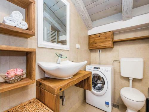 Two-bedroom Holiday Home In Jurdani