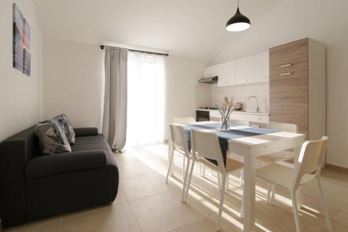 Apartments Denis 1742