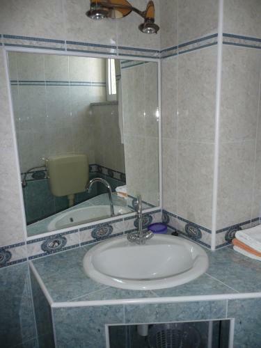 Two-bedroom Apartment In Lopar IV