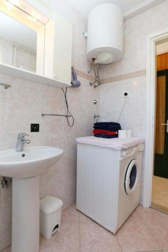 Apartment Lumbarda 9305b