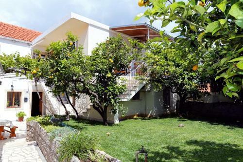 Apartment Lumbarda 156b