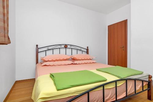 Apartment In Quiet Area Mamrsa