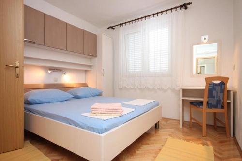 Apartments With A Parking Space Makarska - 2599