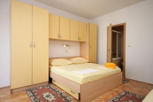 Apartments With A Parking Space Makarska - 2599