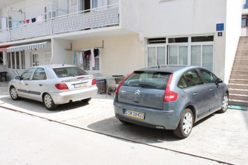 Apartments With A Parking Space Makarska - 2599