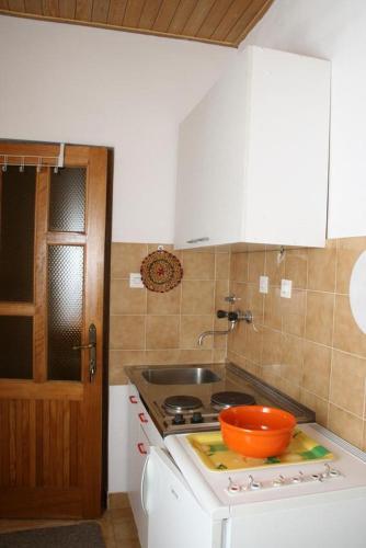 Apartments With A Parking Space Makarska - 2599