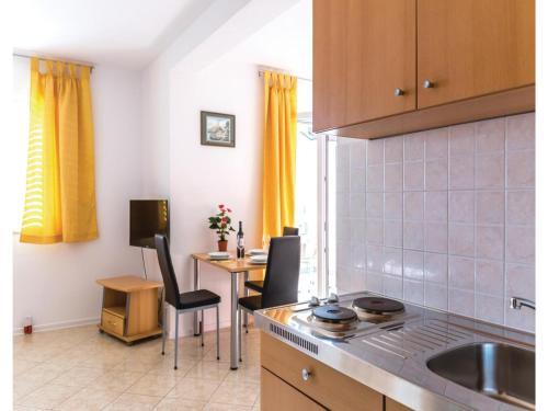 0-bedroom Apartment In Makarska