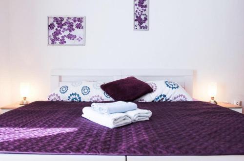 Apartments By The Sea Makarska - 15200