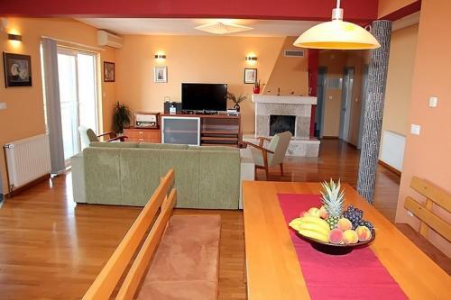 Apartments In Makarska 6735