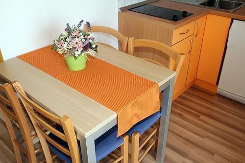 Apartments In Makarska 6735
