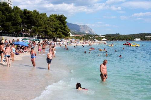 Apartments With A Parking Space Makarska - 12211