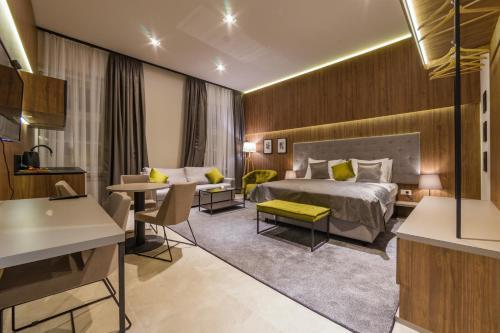 De?man Luxury Apartments