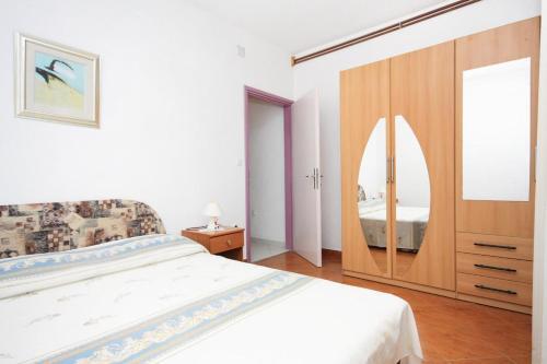 Apartments With A Parking Space Sukosan (Zadar) - 5777