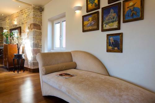 Tenedos Apartment