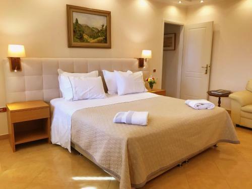 Hostal Amforeas Retreat Guesthouse