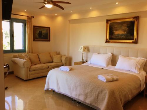 Hostal Amforeas Retreat Guesthouse
