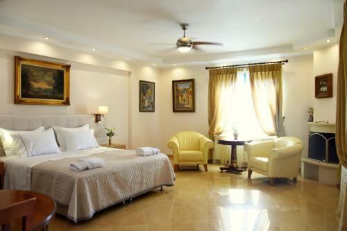 Hostal Amforeas Retreat Guesthouse