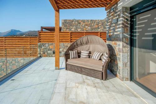 Plaka Villa Sleeps 8 Air Con Wifi