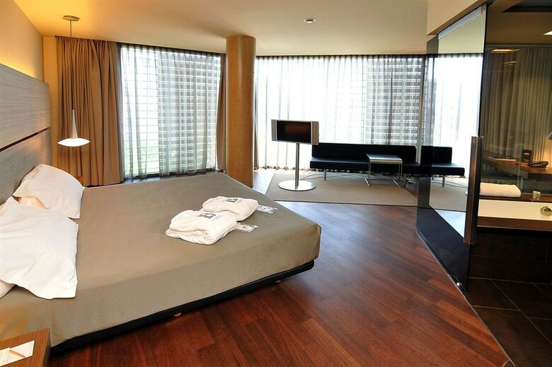 B-hotel