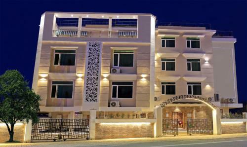 Oyo 9814 Hotel Parnil Palace 2