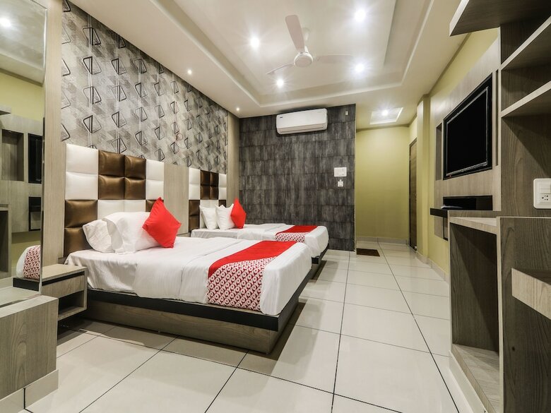Hotel Oyo 17016 Galaxy Inn