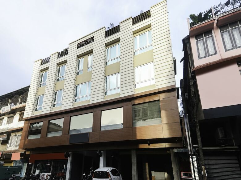 Hotel Oyo 17016 Galaxy Inn