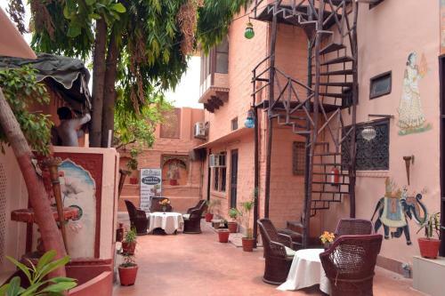 Hotel Kiran Villas