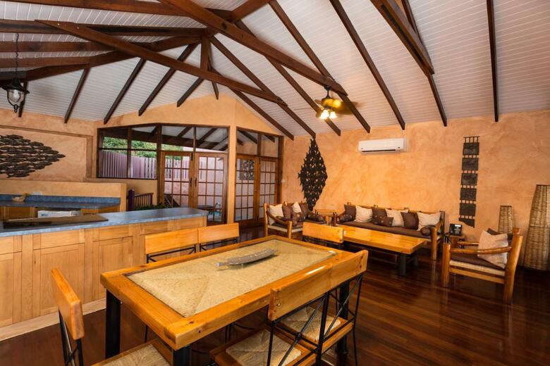 Hotel True Blue Bay Resort