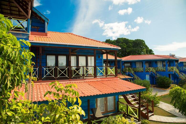 Hotel True Blue Bay Resort