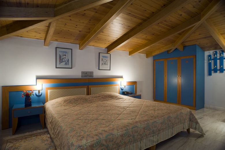Hotel Ilianthos Village