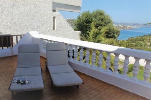 Villa Azure Sunrise 40m. From The Sandy Beach.