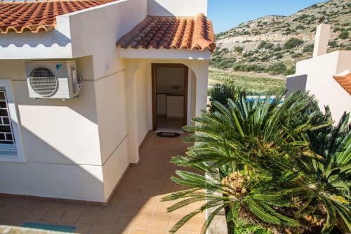 Holiday Villa Sunjoy 100m. From The Beach.