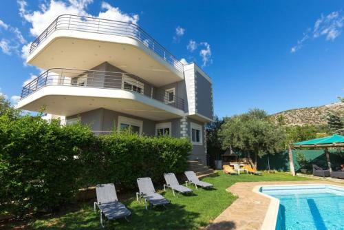 Villa With Pool Close To The Airport, Vari 290m�