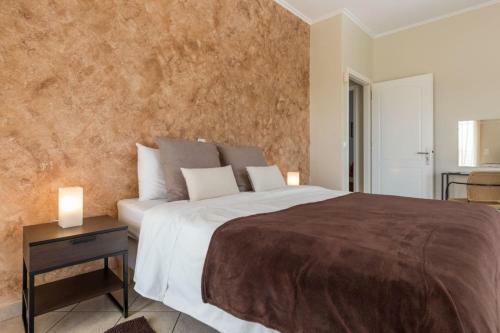 Villa With Pool Close To The Airport, Vari 290m�