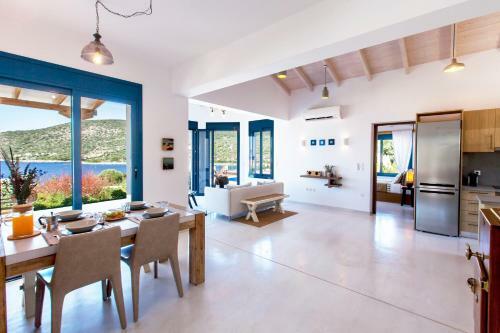 Villa Alma Lefkada- Sea Front Villa