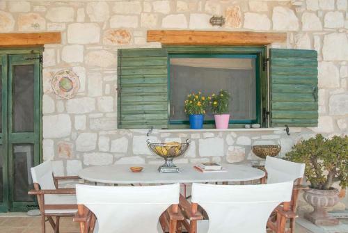Ano Vasilikos Villa Sleeps 4 Air Con Wifi