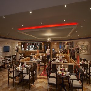 Hotel Royal Plaza (regal Suite)