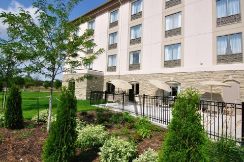 Hotel Holiday Inn Express Ottawa Airport